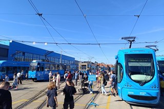Obitelji i ljubitelji tramvaja ispunili trešnjevačku remizu